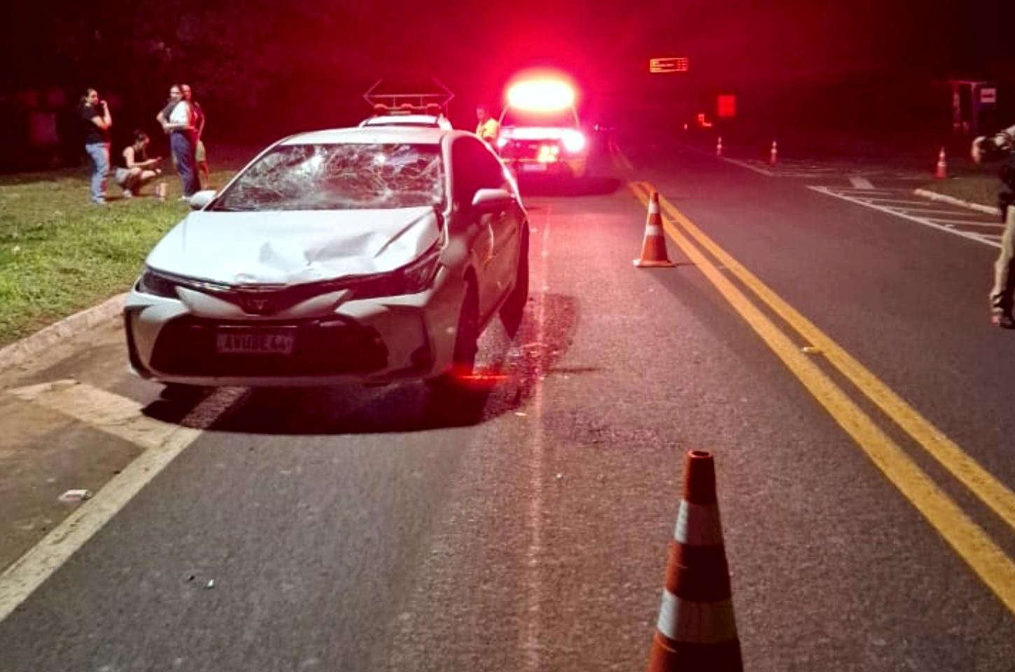 Motociclista e passageiro ficam feridos após colisão na PR-323