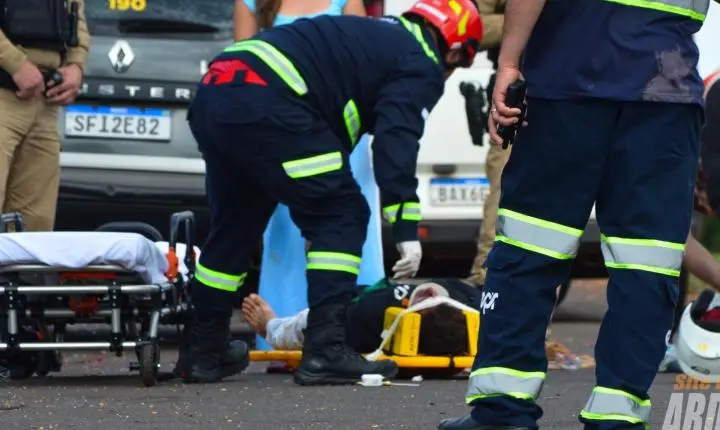 Acidente entre carro e moto deixa motociclista ferido em Iporã