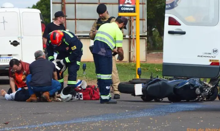 Acidente entre carro e moto deixa motociclista ferido em Iporã
