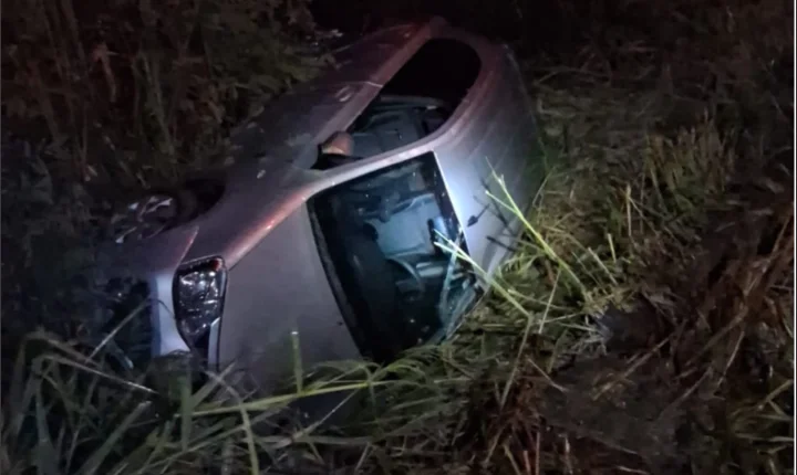 Acidente entre Iporã e Francisco Alves termina com capotamento e deixa mulher ferida na noite deste sábado