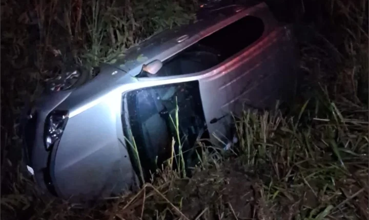 Acidente entre Iporã e Francisco Alves termina com capotamento e deixa mulher ferida na noite deste sábado