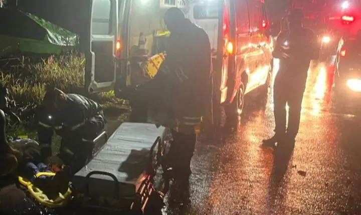 Acidente entre motocicleta e caminhonete deixa duas pessoas feridas na Estrada Brasília, em Iporã