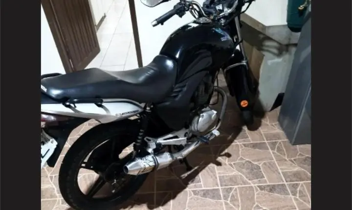 Adolescente é flagrado pilotando moto com escapamento irregular após denúncias de perturbação do sossego