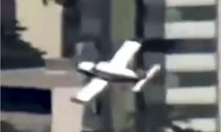 Avião de pequeno porte cai e atinge prédio em Belo Horizonte nesta segunda-feira
