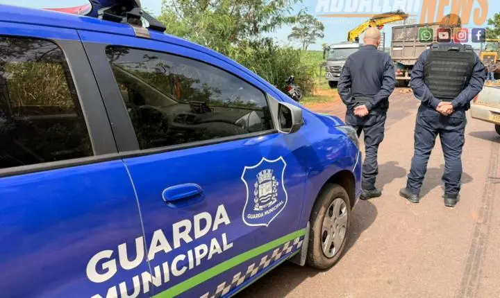 Caminhão tomba em estrada rural e motorista é encaminhado ao hospital em Iporã