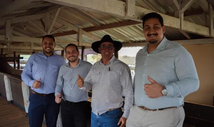 Carreata com 17 carretas marca a chegada de 517 bovinos e anima o setor econômico de Iporã