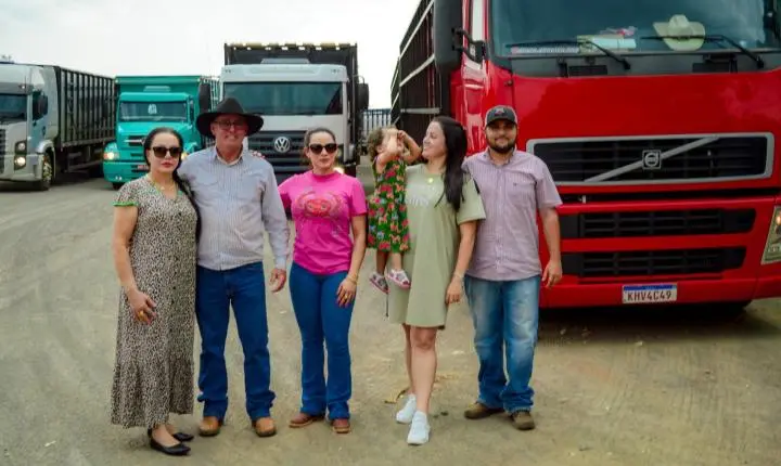 Carreata com 17 carretas marca a chegada de 517 bovinos e anima o setor econômico de Iporã