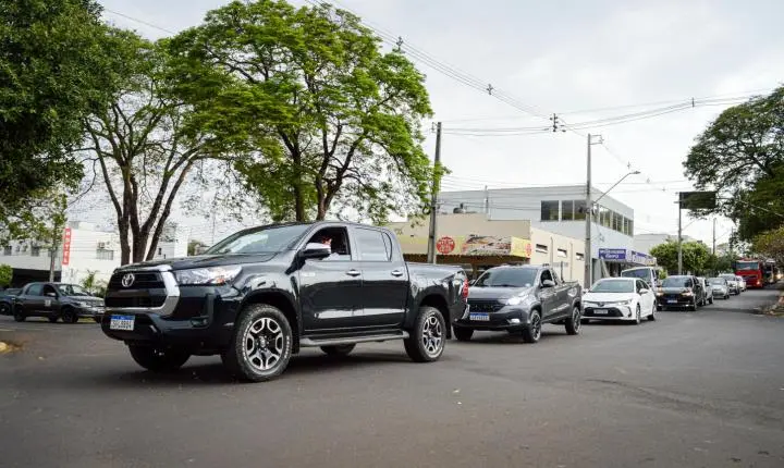 Carreata com 17 carretas marca a chegada de 517 bovinos e anima o setor econômico de Iporã