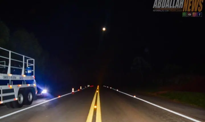 Carreta carregada tomba às margens da PR-323 próximo ao posto da Polícia Rodoviária Iporã
