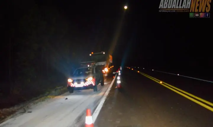 Carreta carregada tomba às margens da PR-323 próximo ao posto da Polícia Rodoviária Iporã