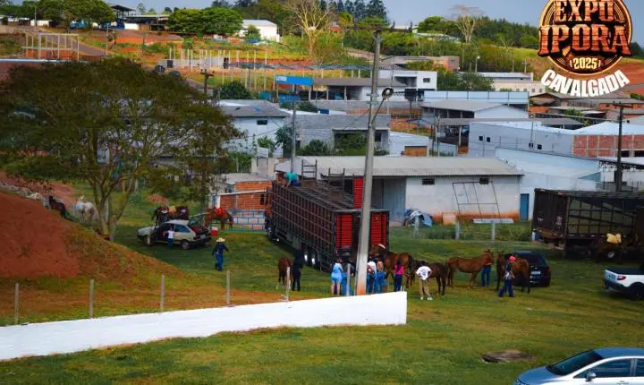 Cavalgada abre o clima de festa para a Expo Iporã 2025