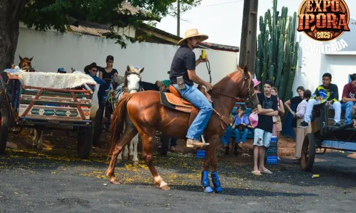 Cavalgada abre o clima de festa para a Expo Iporã 2025