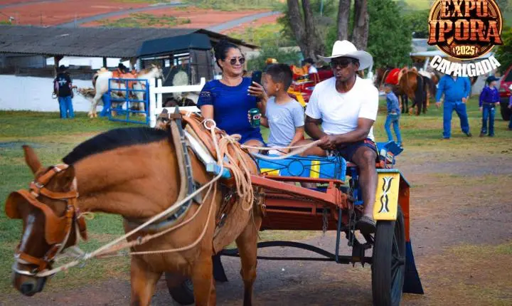 Cavalgada abre o clima de festa para a Expo Iporã 2025