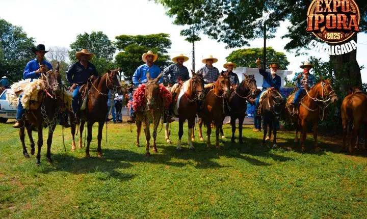 Cavalgada abre o clima de festa para a Expo Iporã 2025