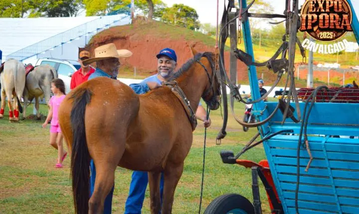 Cavalgada abre o clima de festa para a Expo Iporã 2025