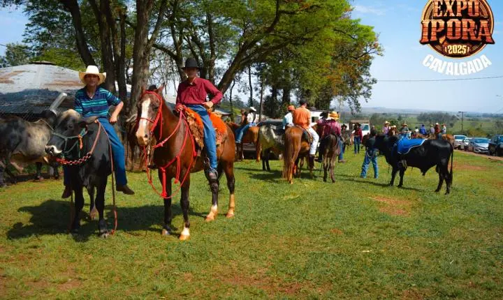 Cavalgada abre o clima de festa para a Expo Iporã 2025