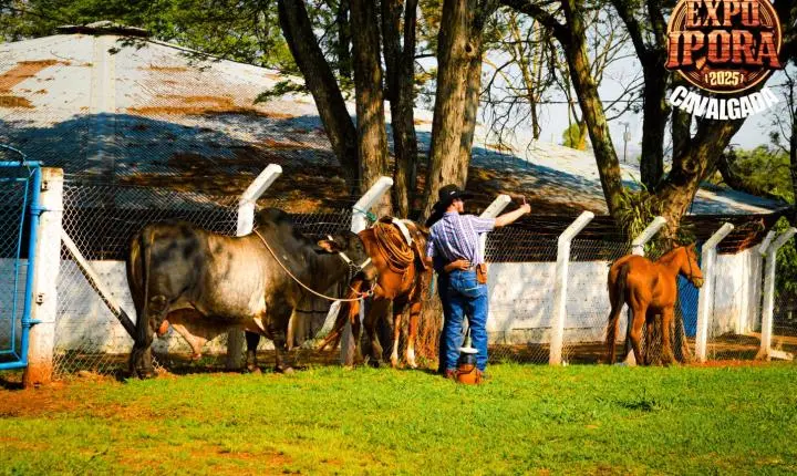 Cavalgada abre o clima de festa para a Expo Iporã 2025