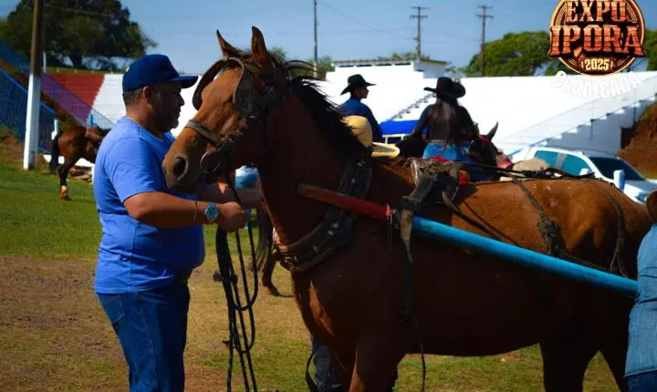 Cavalgada abre o clima de festa para a Expo Iporã 2025