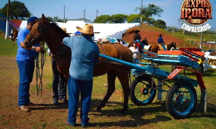 Cavalgada abre o clima de festa para a Expo Iporã 2025