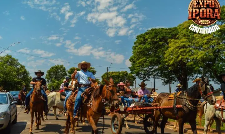 Cavalgada abre o clima de festa para a Expo Iporã 2025