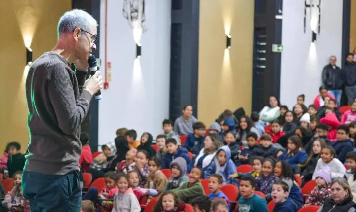 Circo Teatro emociona crianças e leva mensagem de proteção contra o abuso infantil em Iporã