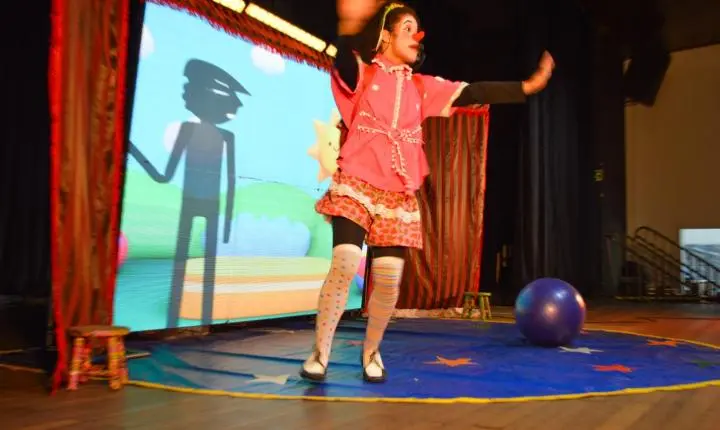 Circo Teatro emociona crianças e leva mensagem de proteção contra o abuso infantil em Iporã