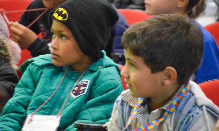 Circo Teatro emociona crianças e leva mensagem de proteção contra o abuso infantil em Iporã