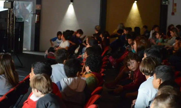 Circo Teatro emociona crianças e leva mensagem de proteção contra o abuso infantil em Iporã
