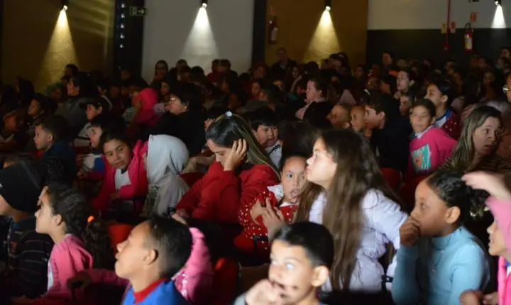 Circo Teatro emociona crianças e leva mensagem de proteção contra o abuso infantil em Iporã