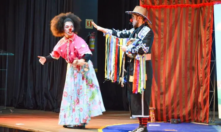 Circo Teatro emociona crianças e leva mensagem de proteção contra o abuso infantil em Iporã