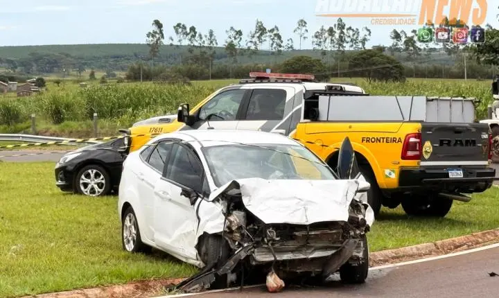 Colisão entre veículos deixa uma vítima morta e outra gravemente ferida na PR-272 em Iporã