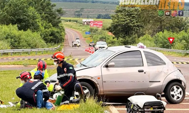 Colisão entre veículos deixa uma vítima morta e outra gravemente ferida na PR-272 em Iporã