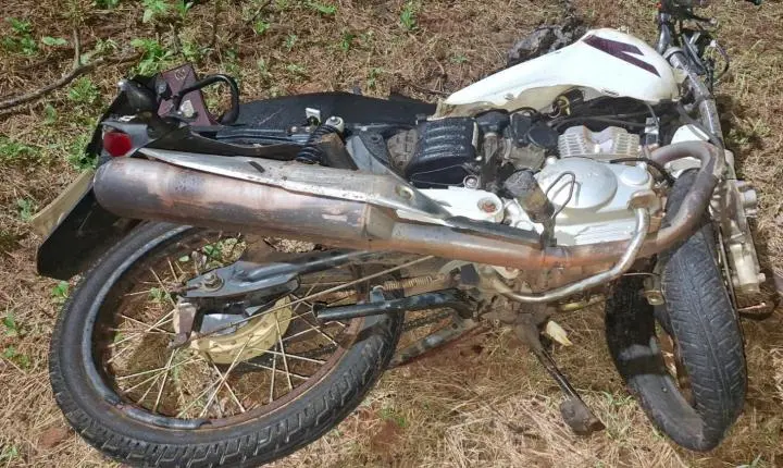 Colisão frontal entre carro e motocicleta deixa jovem gravemente ferido na PRC-272
