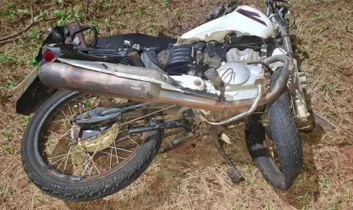 Colisão frontal entre carro e motocicleta deixa jovem gravemente ferido na PRC-272