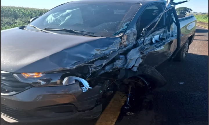 Colisão lateral entre carro e caminhão é registrada na PR-182 entre Maripá e Toledo