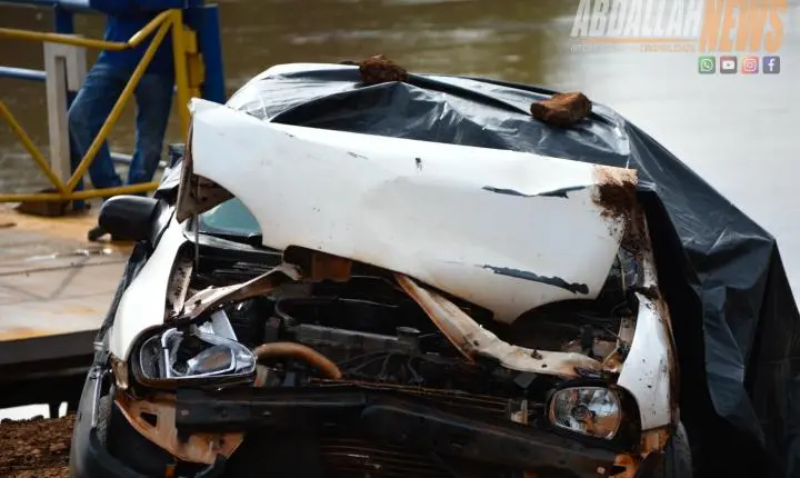 Corsa passa direto por acesso à balsa, cai no Rio Piquiri e jovem de 23 anos morre