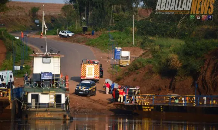 Corsa passa direto por acesso à balsa, cai no Rio Piquiri e jovem de 23 anos morre