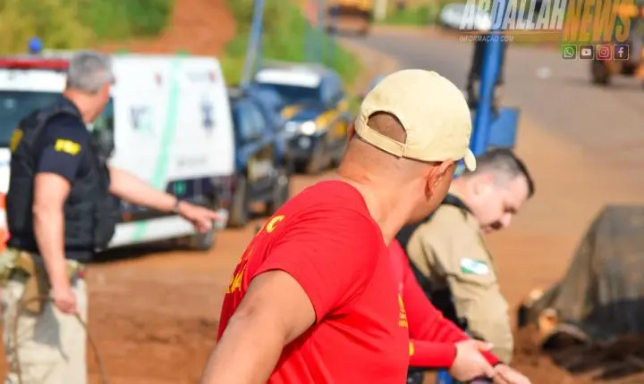 Corsa passa direto por acesso à balsa, cai no Rio Piquiri e jovem de 23 anos morre