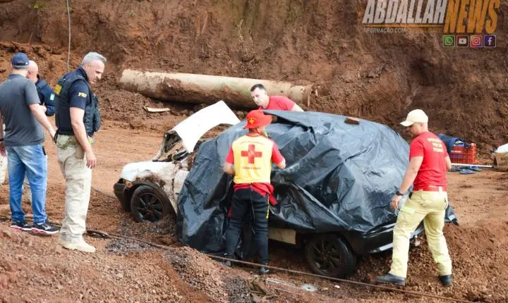 Corsa passa direto por acesso à balsa, cai no Rio Piquiri e jovem de 23 anos morre