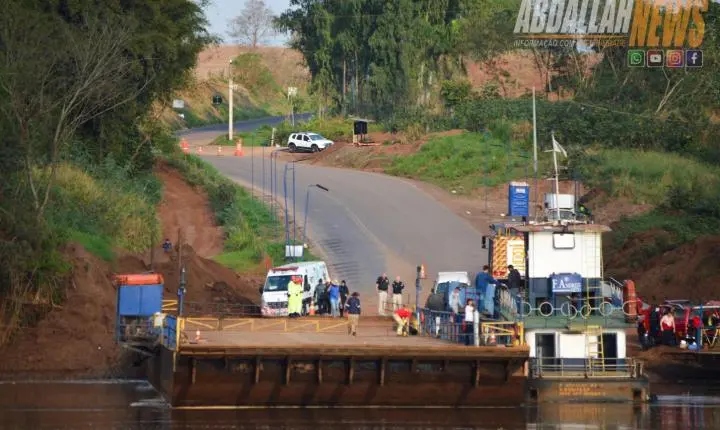 Corsa passa direto por acesso à balsa, cai no Rio Piquiri e jovem de 23 anos morre