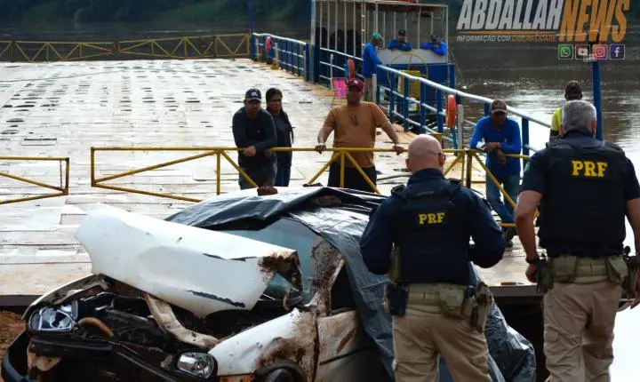 Corsa passa direto por acesso à balsa, cai no Rio Piquiri e jovem de 23 anos morre