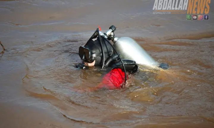 Corsa passa direto por acesso à balsa, cai no Rio Piquiri e jovem de 23 anos morre