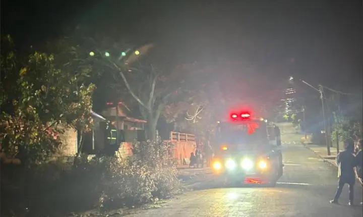 Defesa Civil controla incêndio em residência durante a madrugada em Iporã