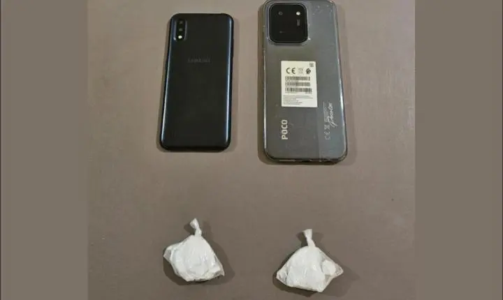 Dupla é presa com cocaína após denúncia e abordagem da Polícia Militar na PR-496