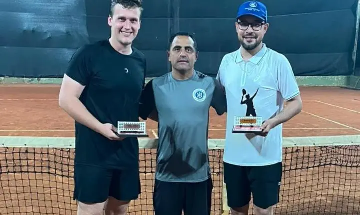 Emoção até o último ponto: João Gabriel é campeão de torneio regional de tênis em Iporã