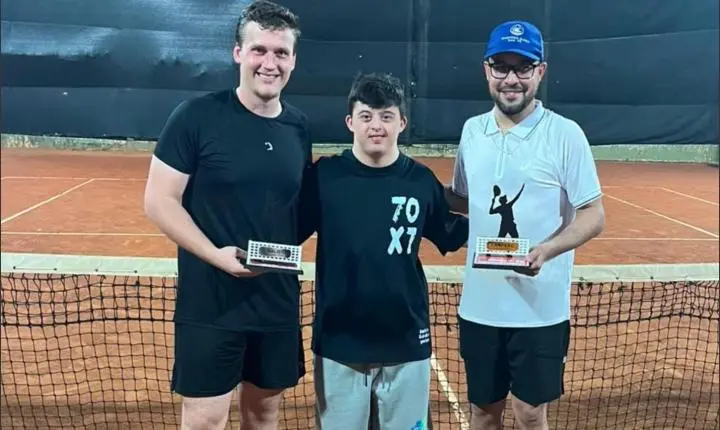 Emoção até o último ponto: João Gabriel é campeão de torneio regional de tênis em Iporã