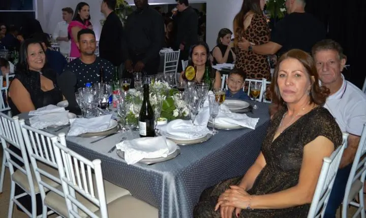 Empreendedores de Iporã são homenageados no evento “Destaque do Ano 2024” da Associação Comercial
