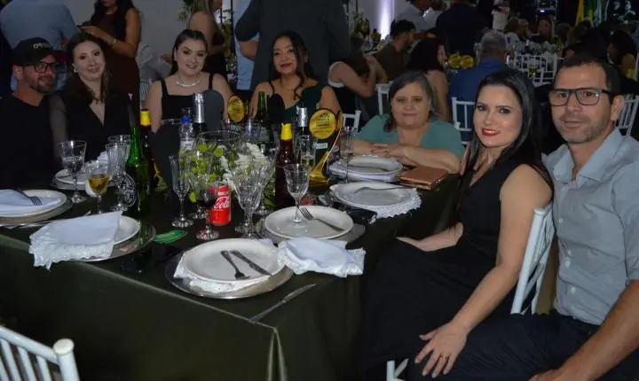 Empreendedores de Iporã são homenageados no evento “Destaque do Ano 2024” da Associação Comercial