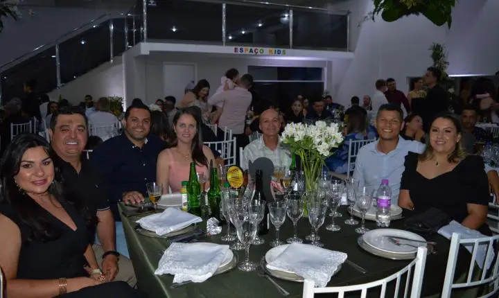 Empreendedores de Iporã são homenageados no evento “Destaque do Ano 2024” da Associação Comercial
