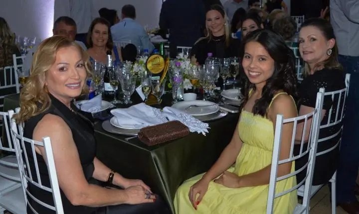 Empreendedores de Iporã são homenageados no evento “Destaque do Ano 2024” da Associação Comercial